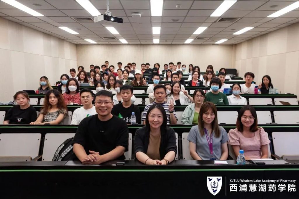 永利慧湖药学院本科新生适应性班会顺利举行