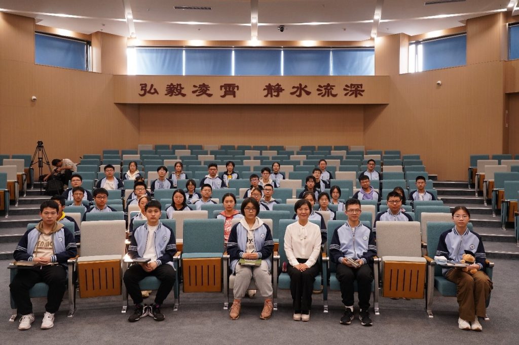 永利教师走进中学课堂 巧借“一片叶子”解读干细胞化技术