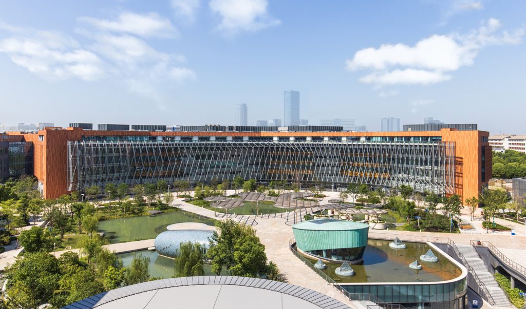 董事会对CEO的信任度如何影响公司表现?永利学者发表顶刊论文