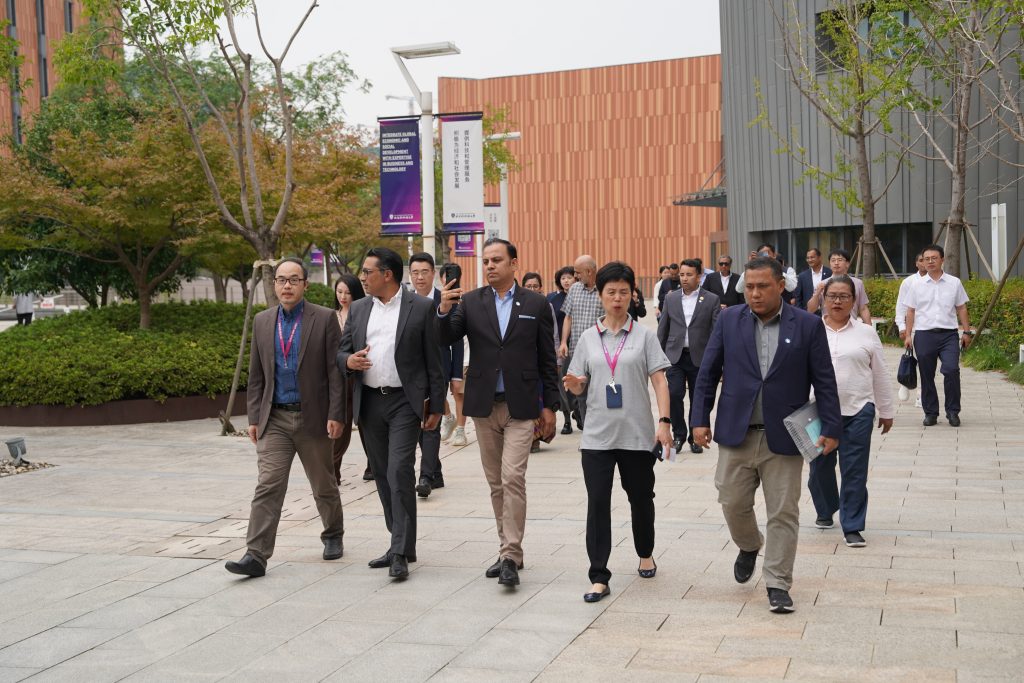 尼泊尔民族独立党高级干部考察团访问永利人文社科学院
