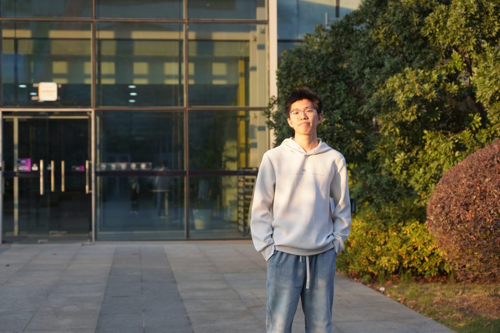 学子故事 | 看见世界,也看见自己:他说,热爱并非童话,而是人生功课