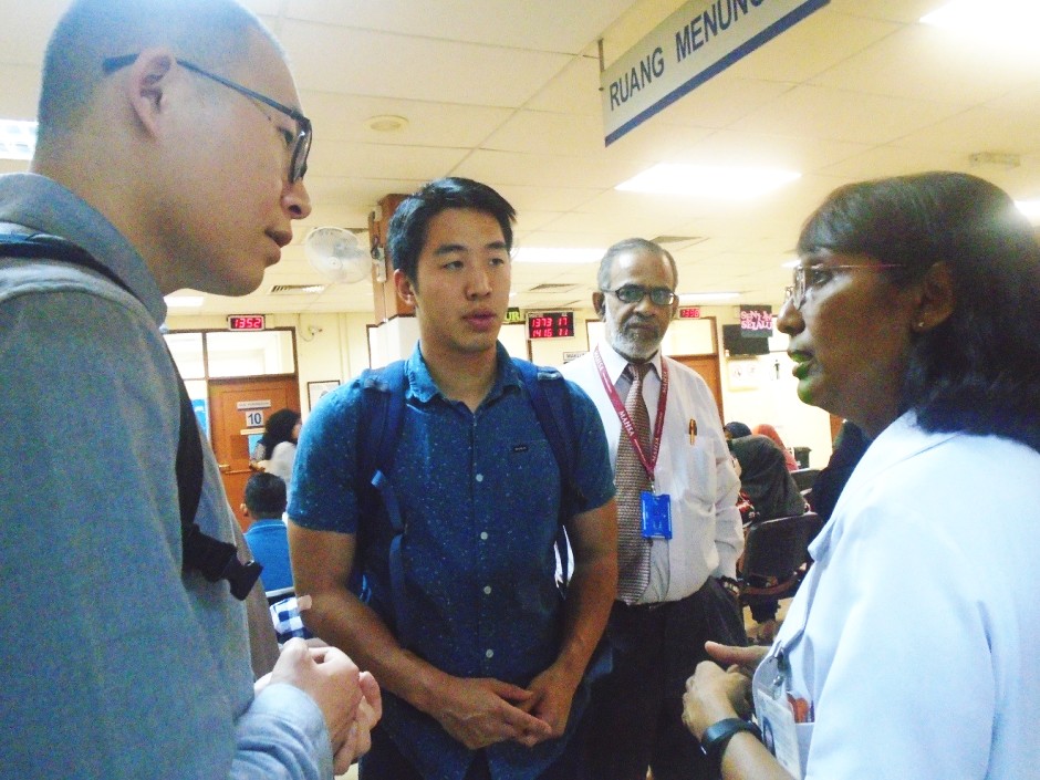 Students visit Malaysia to learn about public health issues in context