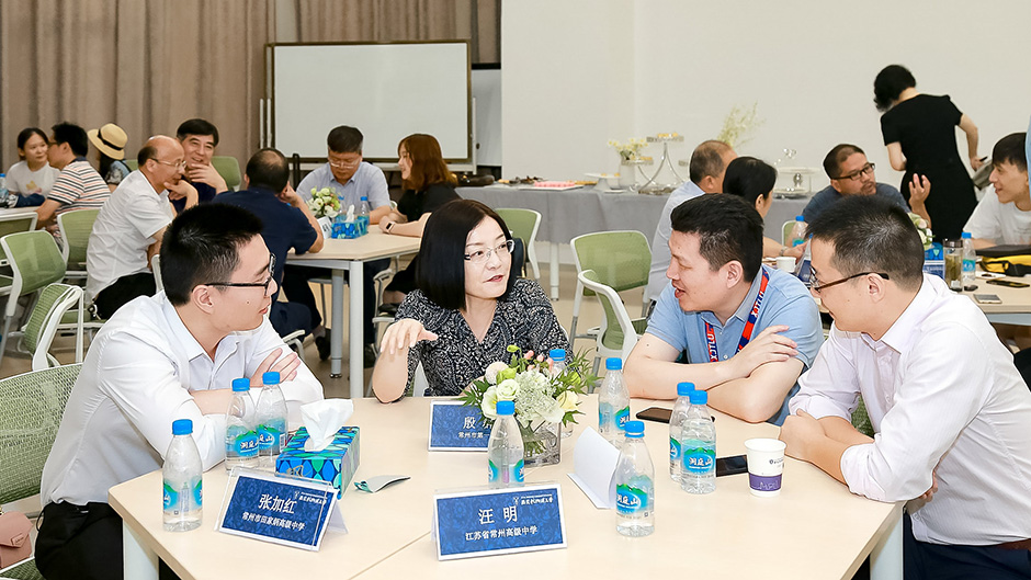 苏浙皖高中校长观礼毕业典礼 共享未来人才培养感悟